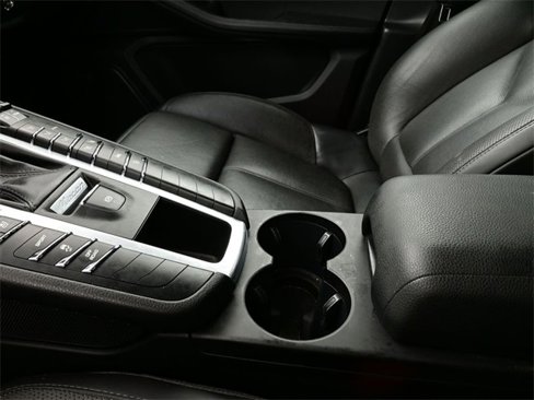 Certified 2021 Porsche Macan image 16