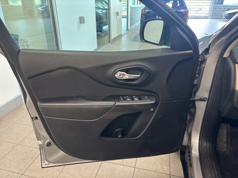 Used 2016 Jeep Cherokee Latitude w/ Safety/Convenience Group image 12