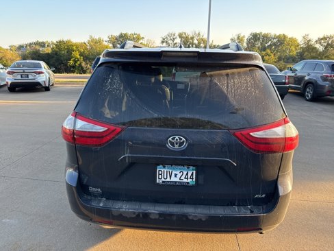 Used 2019 Toyota Sienna XLE image 10