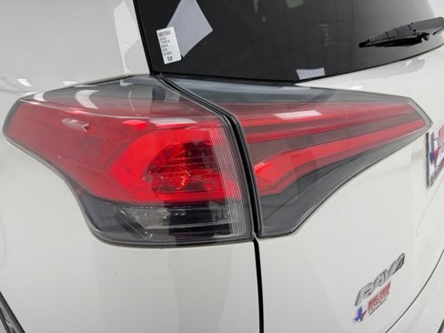 Used 2018 Toyota RAV4 LE image 36