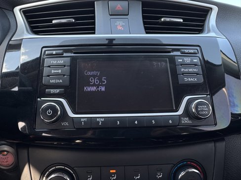Used 2017 Nissan Sentra SV image 2