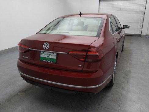 Used 2017 Volkswagen Passat 1.8T R-Line w/ R-Line Lighting Package image 7