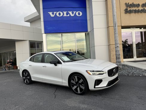 Certified 2024 Volvo S60 T8 Plus image 1