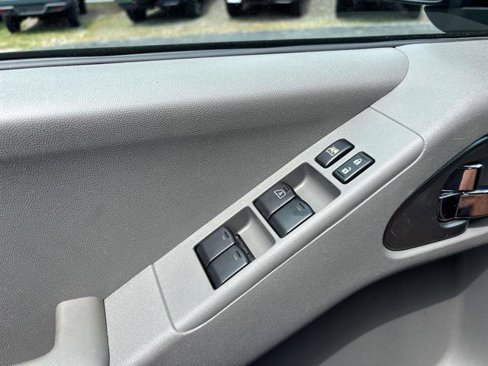 Used 2012 Nissan Frontier SV image 17
