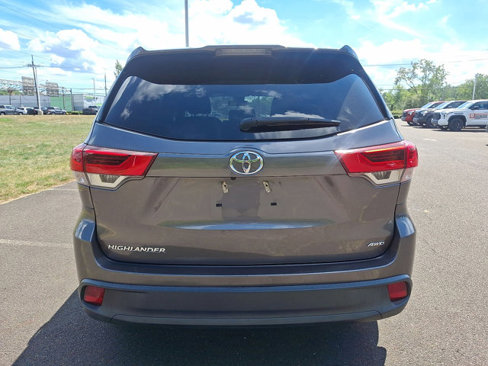 Used 2017 Toyota Highlander LE image 23