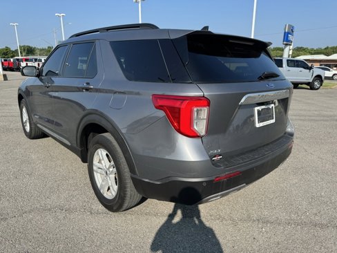 Used 2022 Ford Explorer XLT w/ Equipment Group 202A image 6