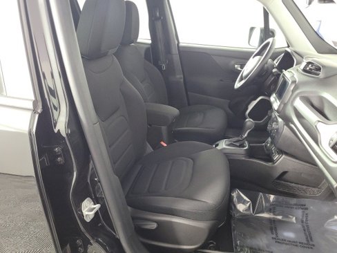 Used 2020 Jeep Renegade Latitude w/ Cold Weather Group image 12
