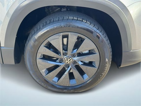 Certified 2022 Volkswagen Taos S image 7