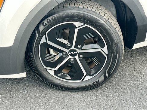Certified 2023 Kia Niro LX image 28