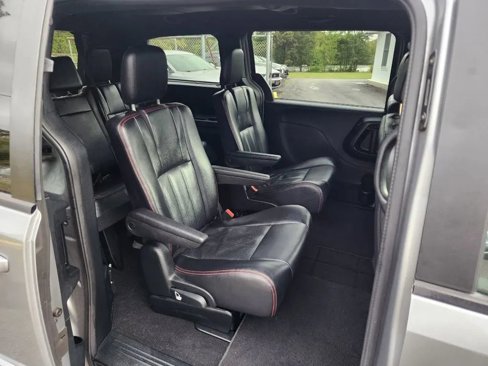 Used 2014 Dodge Grand Caravan R/T image 11