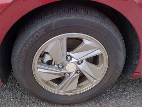 Certified 2024 Hyundai Elantra SE image 9