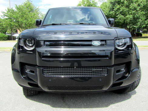 Used 2023 Land Rover Defender 110 X-Dynamic SE image 4