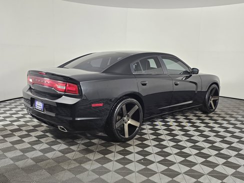 Used 2013 Dodge Charger SE image 3