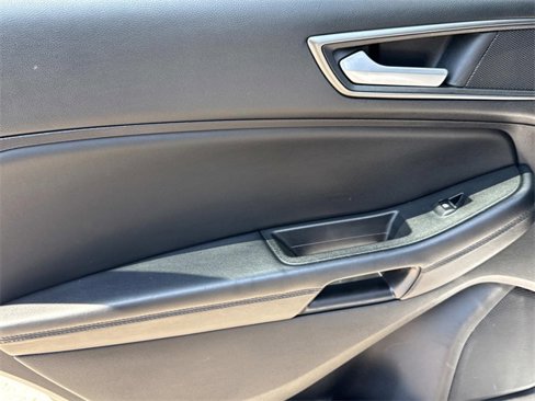 Certified 2020 Ford Edge SE image 11
