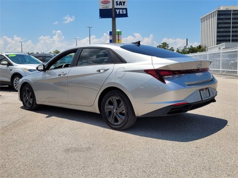 Used 2023 Hyundai Elantra SEL image 5