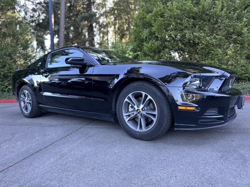 Used 2014 Ford Mustang Premium image 2