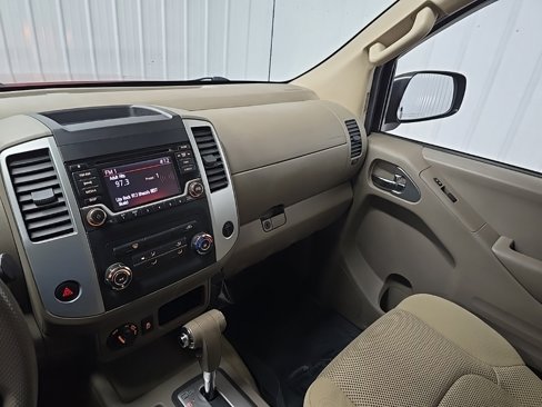Used 2015 Nissan Frontier SV image 24