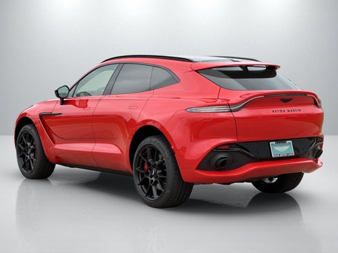 Used 2023 Aston Martin DBX image 2