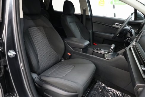 Used 2025 Kia Sportage LX image 65
