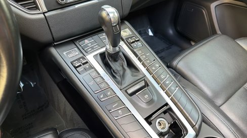 Used 2018 Porsche Macan S image 46