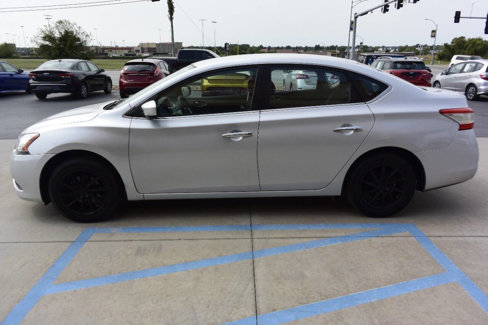 Used 2013 Nissan Sentra SV image 2