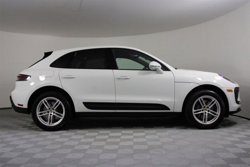 Certified 2025 Porsche Macan image 8