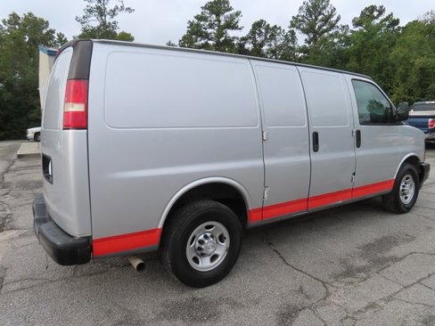 Used 2017 Chevrolet Express 2500 image 4