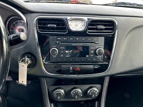 Used 2012 Chrysler 200 Touring image 14