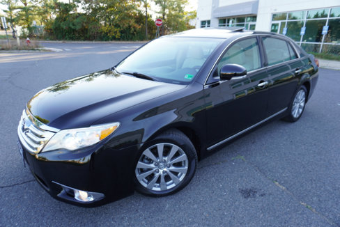 Used 2011 Toyota Avalon Limited image 3