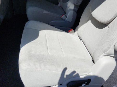 Used 2013 Dodge Grand Caravan SE image 29