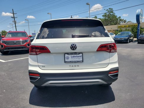 Used 2024 Volkswagen Taos SE w/ Panoramic Sunroof Package image 7