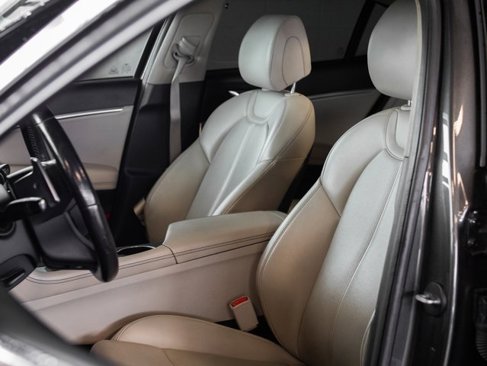 Used 2019 Genesis G70 2.0T Advanced image 11