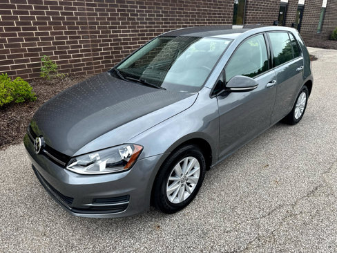 Used 2017 Volkswagen Golf S image 25