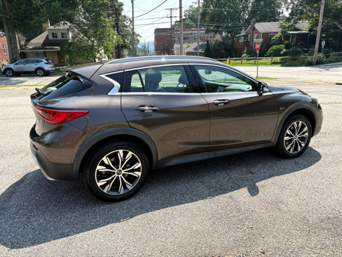 Used 2018 INFINITI QX30 Premium image 10