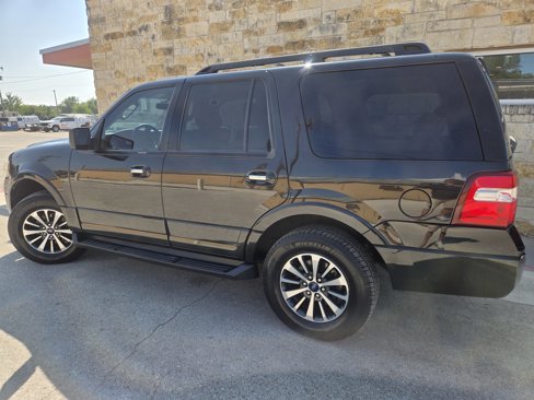 Used 2015 Ford Expedition XLT image 3