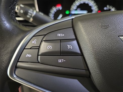 Used 2018 Cadillac XT5 Luxury w/ Driver Awareness Package image 17