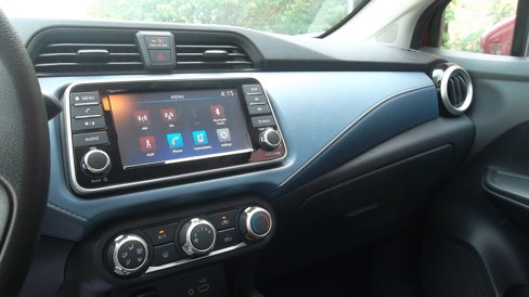 Used 2025 Nissan Versa SV image 12