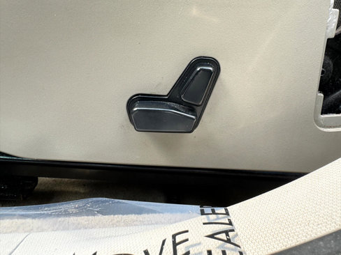 Used 2009 Chrysler Sebring Touring w/ Electronics Convenience Group image 25