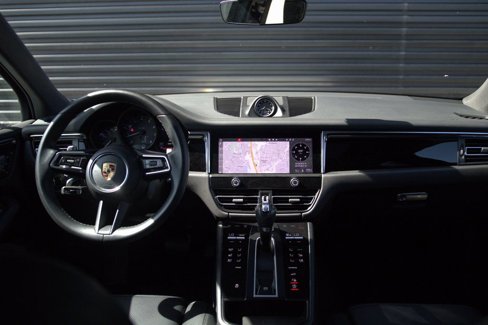 Certified 2023 Porsche Macan image 30
