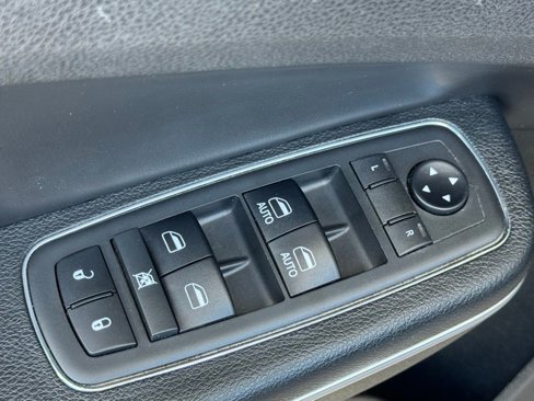 Used 2018 Chrysler 300 Limited w/ Safetytec Plus Group image 13