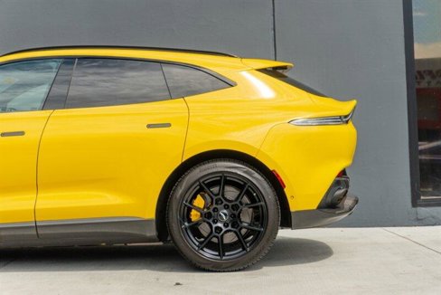 Used 2021 Aston Martin DBX image 17