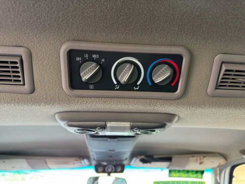Used 1999 Chevrolet Suburban 2WD w/ Preferred Equipment Group 3 image 21