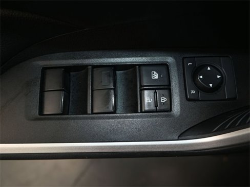 Used 2021 Toyota RAV4 LE image 12