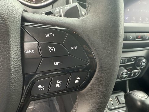 Used 2023 Jeep Cherokee Altitude Lux image 17