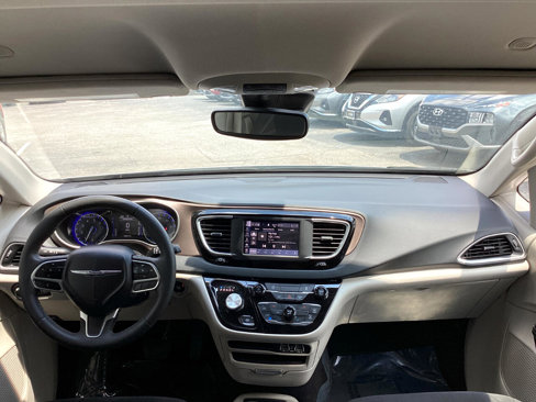Used 2023 Chrysler Voyager LX image 14