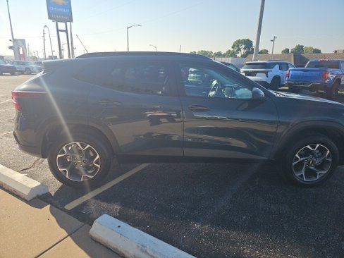 Used 2025 Chevrolet Trax LT image 8