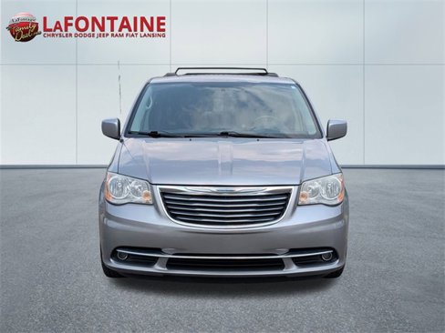 Used 2014 Chrysler Town & Country Touring image 8