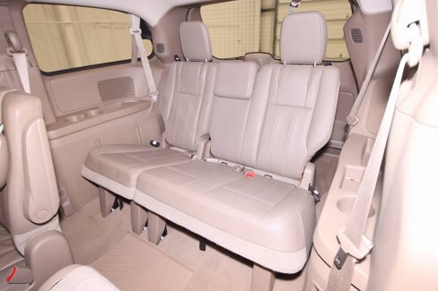 Used 2013 Chrysler Town & Country Touring image 17
