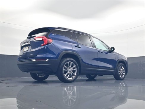 Used 2022 GMC Terrain SLT image 25
