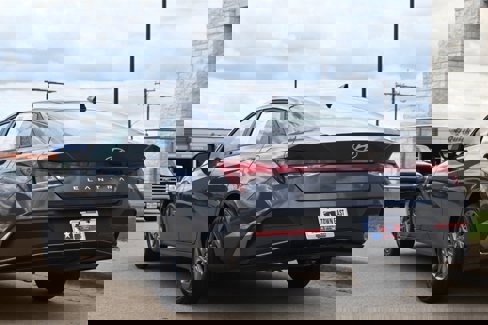 Used 2024 Hyundai Elantra SEL image 5